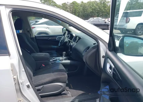 2015 Nissan Pathfinder S z USA, uszkodzony, nr VIN 5N1AR2MN7FC612632